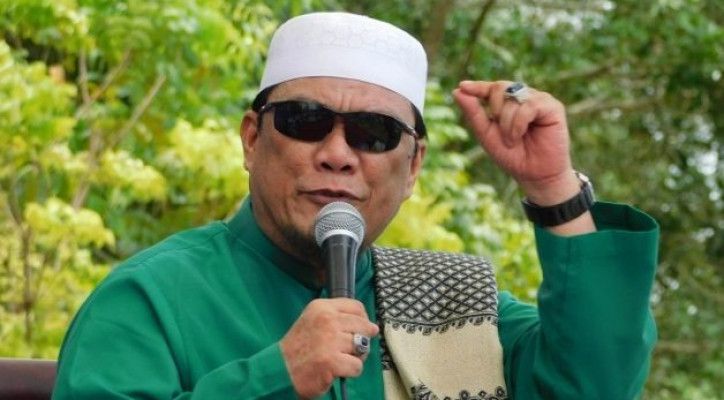 profil-ustad-yahya-waloni-mantan-pendeta-yang-suka-ngaji-injil
